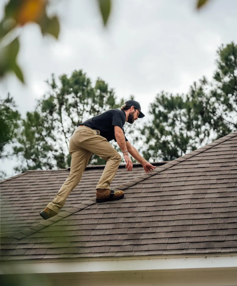 Medium shot men working together